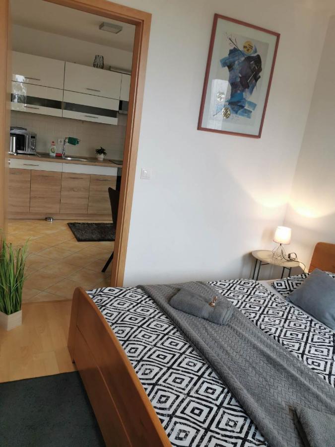 Europa 20 Apartman Buk Exterior foto